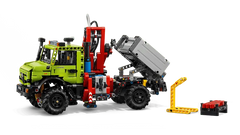 Mercedes-Benz Unimog U 5023 with Crane